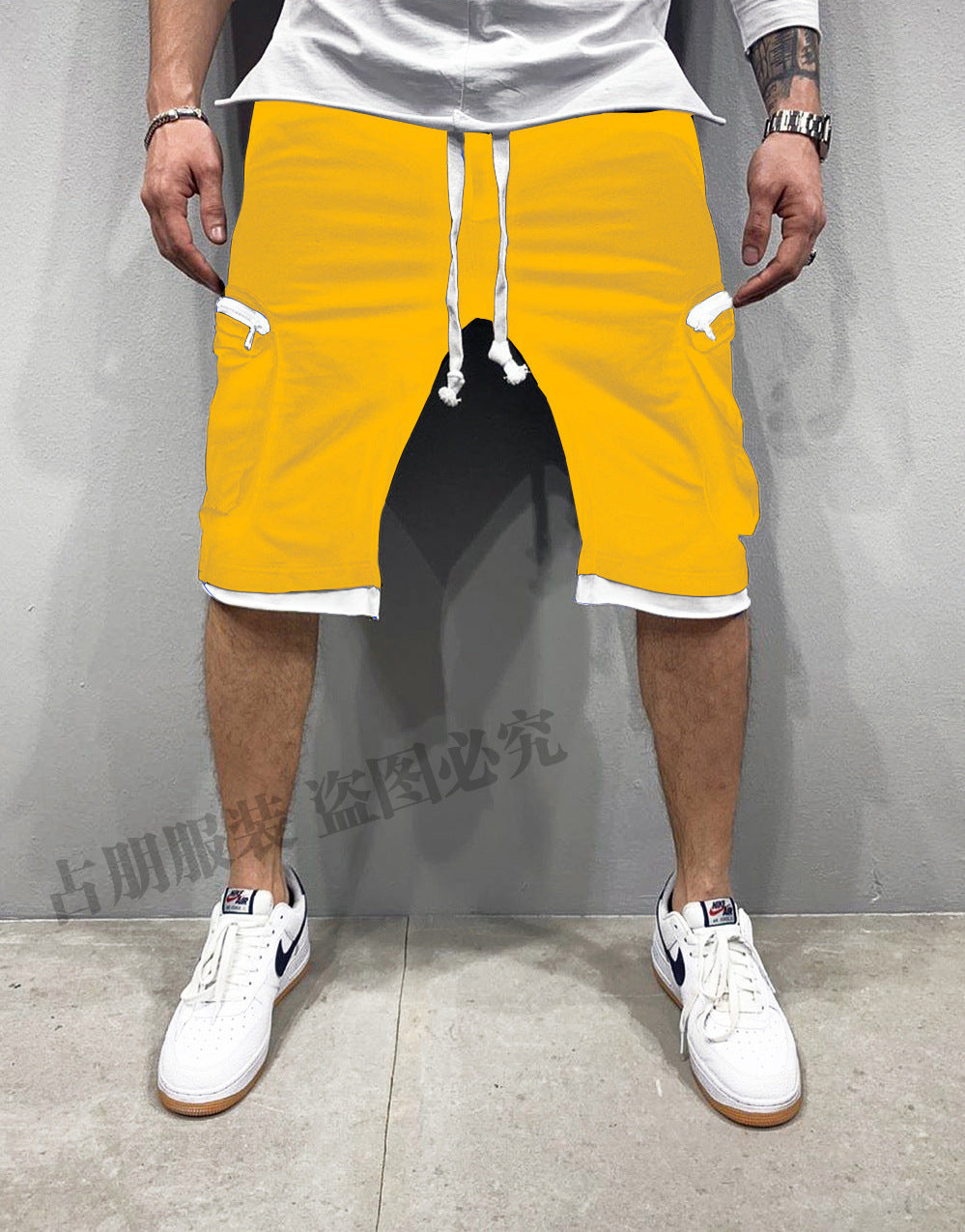 Fitness shorts with multiple pockets