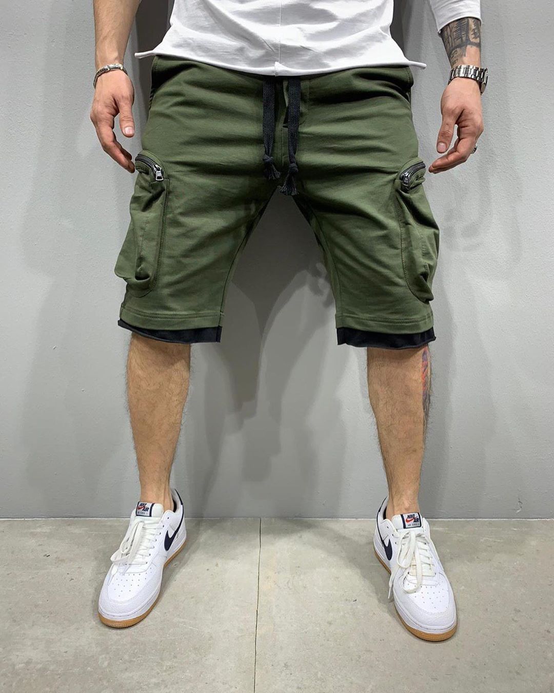 Fitness shorts with multiple pockets