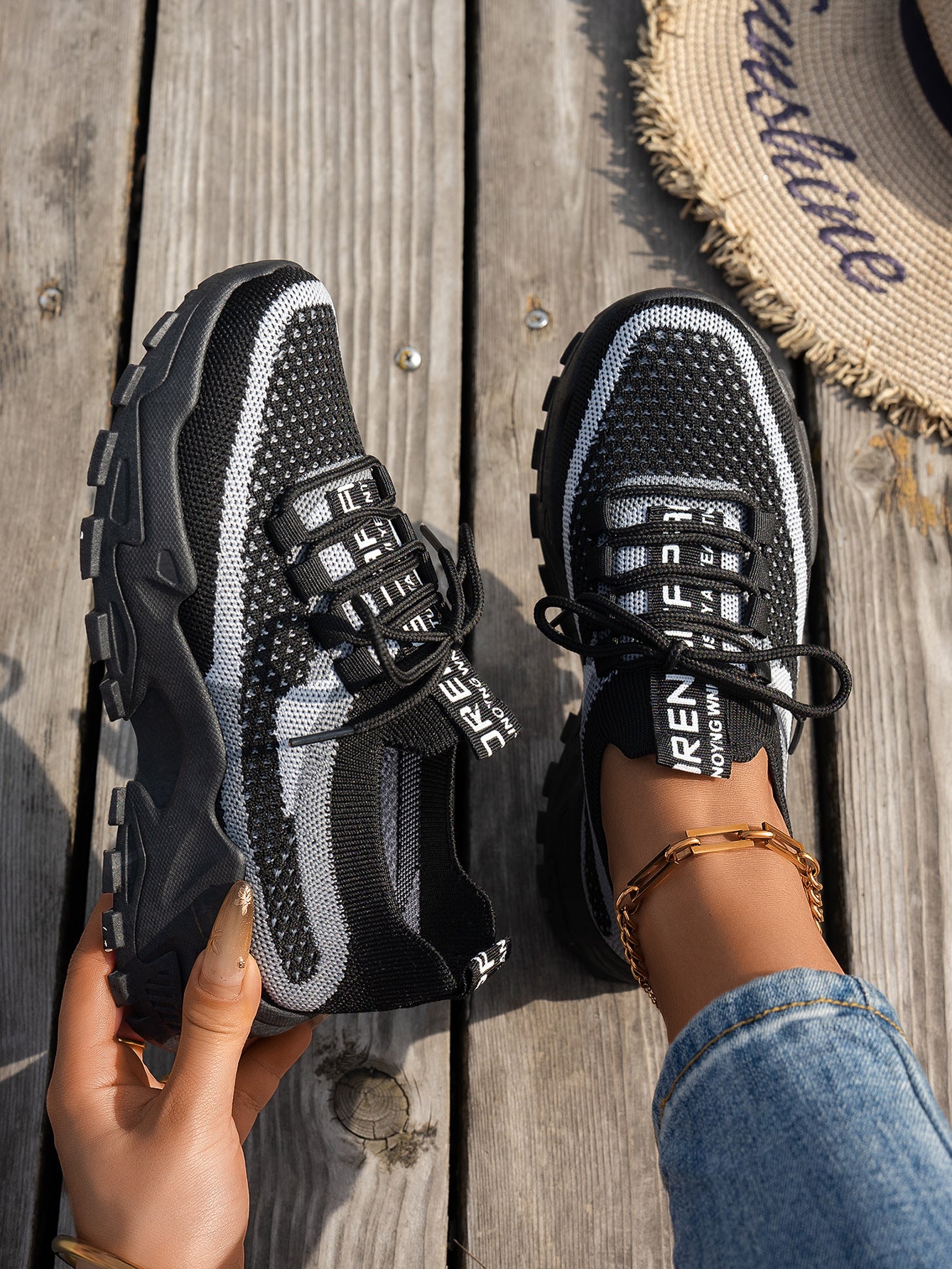 Flyknit Mesh Shoes Women's Breathable Lace-up Running Shoes