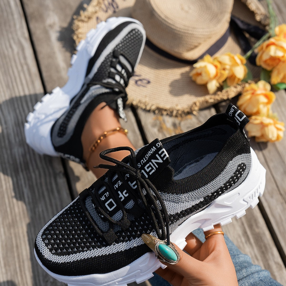 Flyknit Mesh Shoes Women's Breathable Lace-up Running Shoes