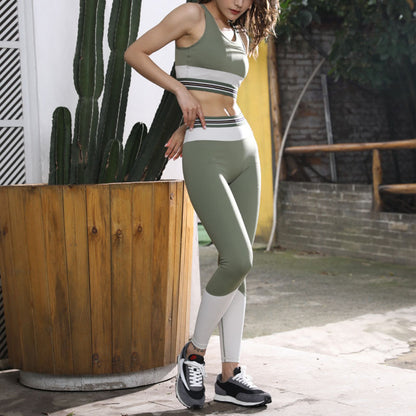 Wearing A Vest And Running Fitness Cropped Trousers